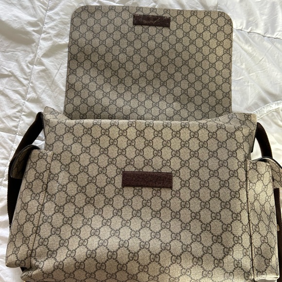 Original owner GG Supreme Med. Gucci diaper Bag. Very Well maintained. - Picture 1 of 9